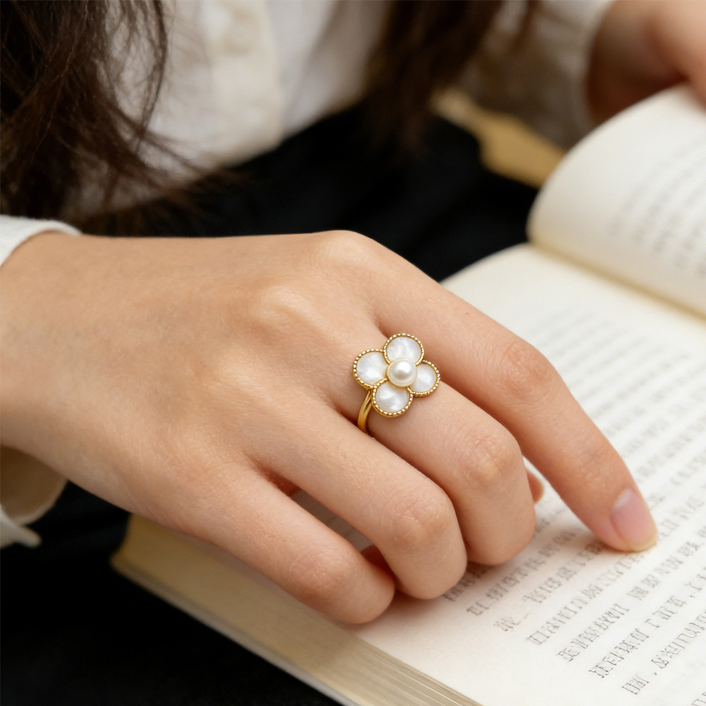Vintage Ring With Of Pearl And - Vintage Women'S Formal Wear avaliação e preço